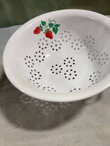 lot 7892 image: Small 8 inch strainer with strawberry design