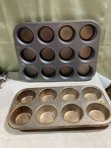 lot 7901 image: 2) cupcake pans 1) 12. 1) 8