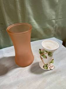 lot 7904 image: 2) flower vases tall one, 8 inches