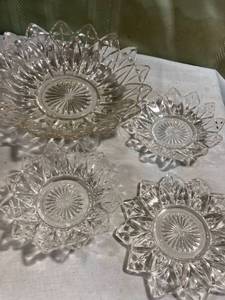 lot 7912 image: 4) Piece Glass dishware