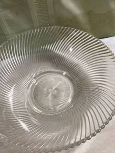 lot 7914 image: 11 inch glass bowl swirl design