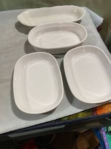 lot 7918 image: 10 inch, 7 12 inch, 2) 7 inch, small, oblong dishes