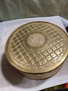 lot 7922 image: 10�� x 4 12�� vintage tin