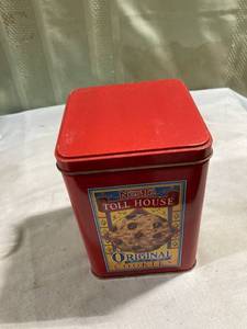 lot 7923 image: 4 14�� x 6 14�� tall house original cookie tin