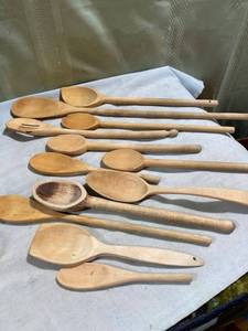 lot 7929 image: 12) Assorted wooden spoons