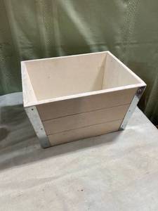 lot 7939 image: 10�� x 8�� wooden planter