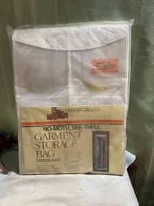 lot 7950 image: REFER-GALL ER garment storage bag dress size