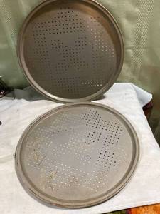 lot 7954 image: 2) 12 34�� round pizza pan