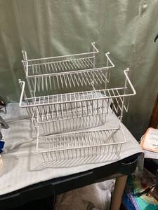 lot 7955 image: 12 12�� x 10�� well hanging shelves