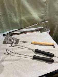 lot 7956 image: 3) barbecue tools