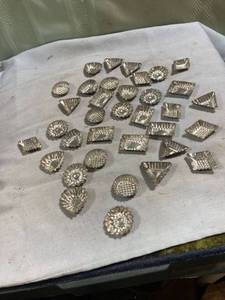 lot 7963 image: sort month of Tin Molds
