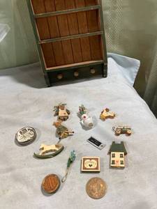 lot 7973 image: 7�� x 10�� shelf with some miniatures