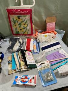 lot 7977 image: Miscellaneous sewing stuff