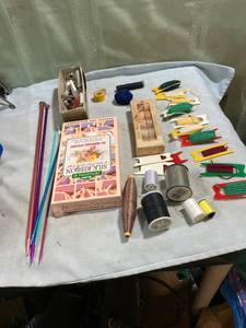 lot 7981 image: Miscellaneous sewing stuff