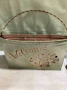 lot 7983 image: 12 inch metal welcome wall hanger