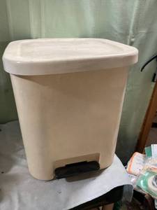 lot 7988 image: 13 12 inch crossed 16 inches tall 13 12 inches front to back needs cleaning