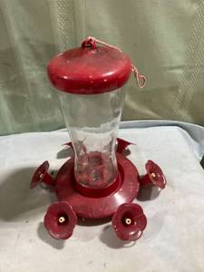 lot 7992 image: 9 12�� x 9 12�� glass hummingbird feeder