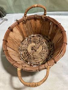 lot 7994 image: 7 12�� wood basket