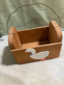 lot 7995 image: 8 x 5�� wooden basket with geese