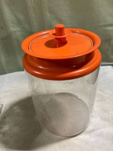 lot 8002 image: Tupperware 5 12�� x 9�� airtight canister