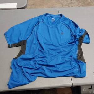 lot 7106 image: xl blue athletic tee  WORN, can be washed 