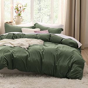 lot 7288 image: Bedsure Olive Green Duvet Cover Queen Size - Soft Prewashed Queen Duvet Cover Set, 3 Pieces, 1 Duvet Cover 90x90 Inches with Zipper Closure and 2 Pillow Shams, Comforter Not Included