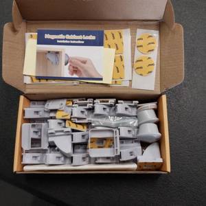 lot 7570 image: Magnetic safety lock set.