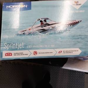 lot 9008 image: Horizon hobby springjet 9 RTR self righting jet boat toy