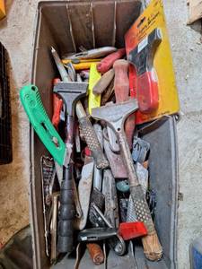 lot 3074 image: Lot of Scrapers, utility knives and Box Cutters
