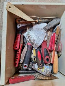 lot 3075 image: Lot of Putty Knives