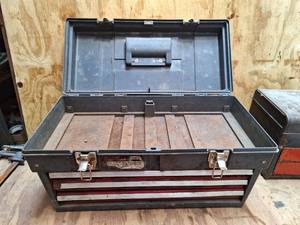 lot 3083 image: Popular Mechanics Toolbox