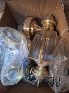 lot 3089 image: Brass Exterior Light