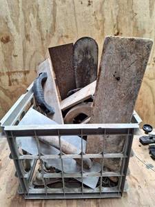 lot 3100 image: Lot of concrete trowels and Floats
