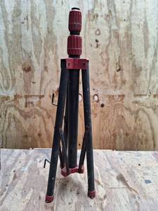 lot 3104 image: Tripod