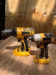 lot 1023 image: Dewalt 18 Volt Cordless Drills Dewalt DC720 - Dewalt DCF826