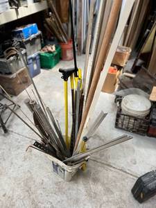 lot 1039 image: Lot of Metal, Wood and Aluminum Dowels Rods