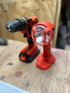 lot 1040 image: Cordless Black and Decker Drill - LDX120 and Light
