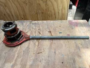 lot 1061 image: Vintage Ridgid Pipe Threader -32 Tall