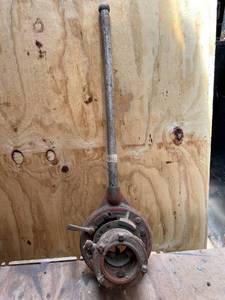 lot 1062 image: Vintage Unbranded Pipe Threader - 32 Tall