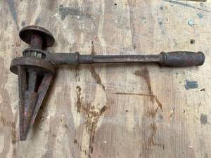 lot 1064 image: Vintage Spiral Ratcheting Pipe Reamer 16