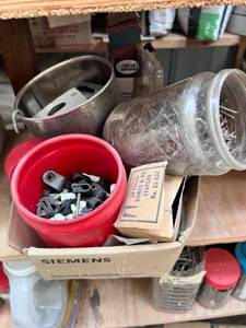 lot 1178 image: Lot of electrician Cable Clamps and Staples