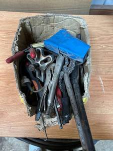 lot 2038 image: Miscellaneous Automotive Tools