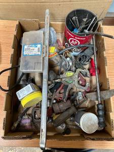 lot 2043 image: Lot Of Miscellaneous Automotive Tools