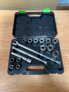 lot 2045 image: Pittsburgh Pro Tool Set 12