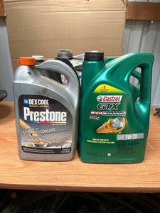 lot 2057 image: 5 Quarts And 1 Gallon Automobile Oil