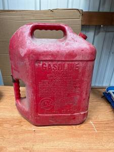 lot 2058 image: Blitz 6 Gallon Gasoline Container