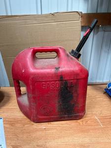 lot 2059 image: Blitz 5 Gallon Gasoline Container