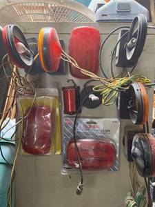 lot 2066 image: Lot Of Trailer Magnetic Lights, antenae
