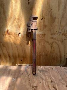 lot 1092 image: Vintage 24 Inch Western Auto Large Pipe Wrench