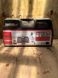lot 1098 image: Johnson Laser Level Kit w Case -Brand New. In Plastic
